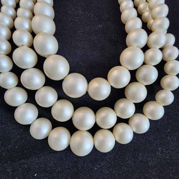 Triple Strand Graduated Faux Pearl Necklace 16" - 18" Adjustable Hong Kong VTG - Picture 3 of 9